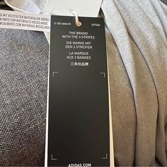 š adidasā Train Essentials V-Neck Short-Sleeve Tee - sizeā1X - Picture 3 of 6